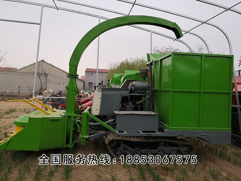 履帶式自走式青儲(chǔ)機(jī)2.jpg 履帶式自走式青儲(chǔ)機(jī)